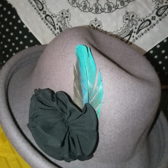 ACCESSORIES OF ALL SORTS - Picture 8 of 13